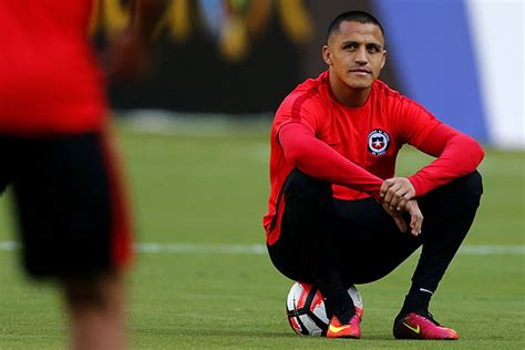 No viaja a Uruguay Eduardo Berizzo sorprende y deja a Alexis Sánchez