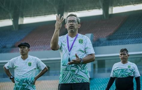 Aji Santoso Jadi Pelatih Lokal Paling Awet Di Liga