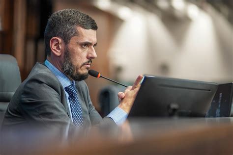 palhacada diz rodrigo bacellar ao rechacar estrategia da esquerda na