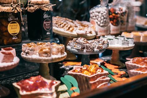 Traditional Turkish sweets in confectionery shop · Free Stock Photo