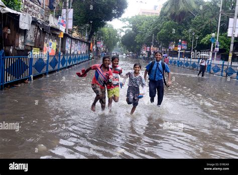 Kolkata Rickshaw Waterlogged Hi Res Stock Photography And Images Alamy