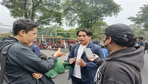 Demo Kenaikan Harga Bahan Pokok Ketua Bem Unpad Pemerintah Tak Pro Rakyat