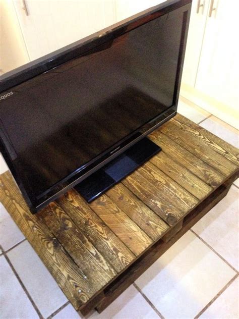 20 DIY Pallet TV Stand Plans and Ideas - Blitsy