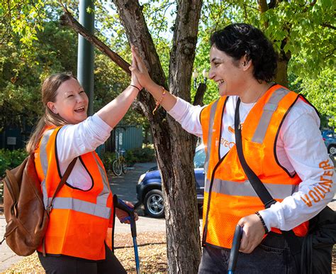 Careoregon Solve And The Portland Rose Festival Hosted A Cleanup Event