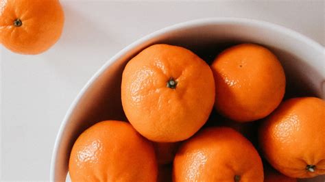 Así puedes sacar los gajos de la mandarina sin pelar en 10 segundos