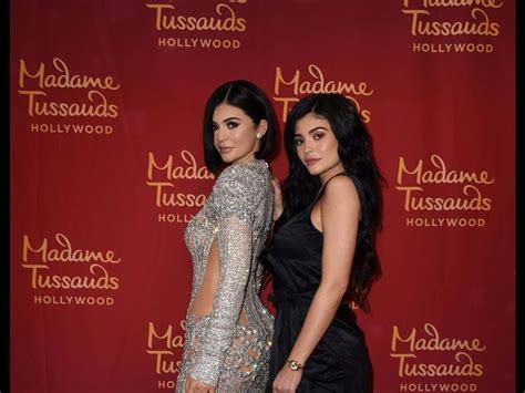 Everyone Is Tripping Out Over Khloe Kardashians New Wax Figure