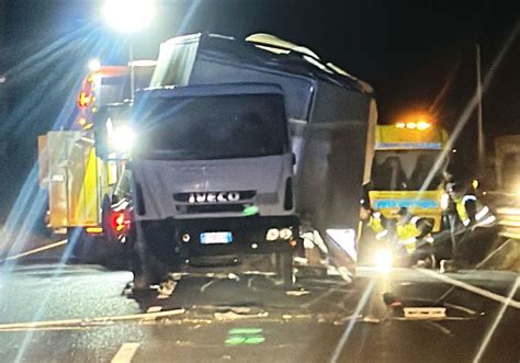 Reggio Calabria Terribile Incidente Sulla Jonio Tirreno Carambola