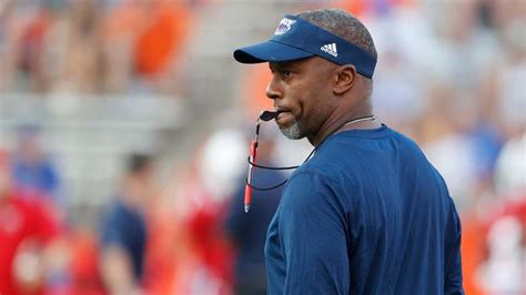 Fau Fires Willie Taggart Owls Move On From Coach After 15 18 Record