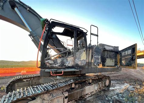 Enna Incendiati Escavatori Del Cantiere Sul Raddoppio Ferroviario