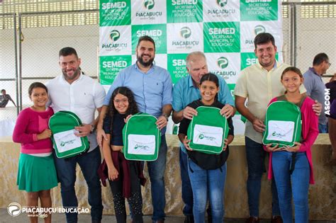 Prefeitura Entrega Fardamento Escolar Para Toda Rede De Ensino