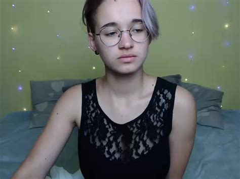 Emma Bay Naked Stripping On Cam For Live Sex Video Chat InTheCrack