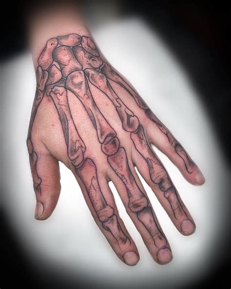 Skelett Hand Tattoo Ideen Mit Tiefer Bedeutung