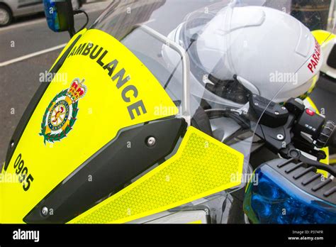 A London Ambulance Service Paramedics Motorbike Stock Photo Alamy