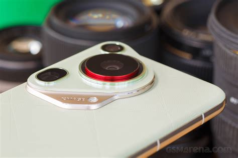 Huawei Pura 70 Ultra Hands On Review Design Build Quality Handling