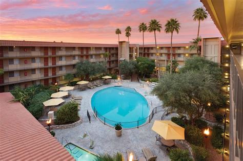 Hotels in Phoenix, AZ - Find Hotels - Hilton