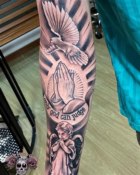 Tattoo religiosa espírito santo anjo fechamento de antebraço