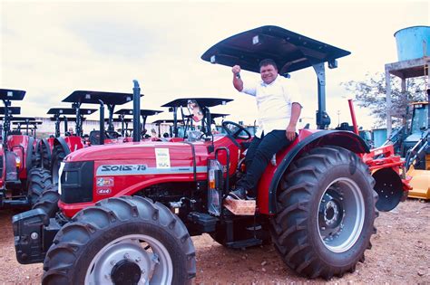 Prefeito Da Ilha De Itamaracá Paulo Batista Recebe Na Codevasf Trator