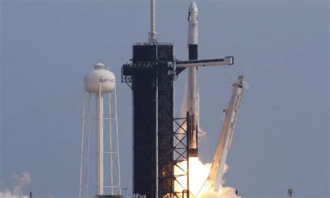 Spacex Capsule Splashes Down Off Florida After Intentional Rocket