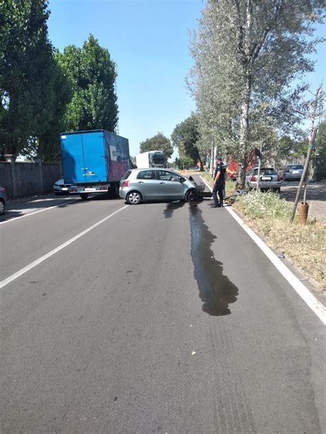 Origgio Colpo Di Sonno E Un Enne Finisce Fuori Strada Il Saronno