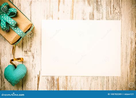 Papel En Blanco Para Escribir El Mensaje Imagen De Archivo Imagen De