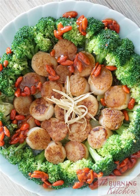 How To Make Perfectly Seared Scallops With Broccoli The Burning Kitchen