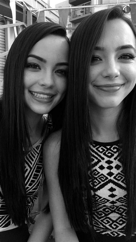 The Merrell Twins Merrell Twins Veronica And Vanessa Famous Twins