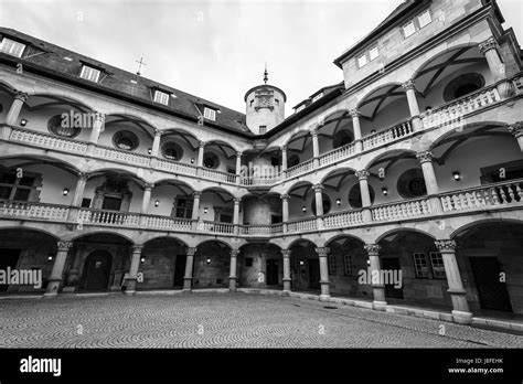 Patio Interior Del Antiguo Castillo Siglo X Stuttgart Es La Capital