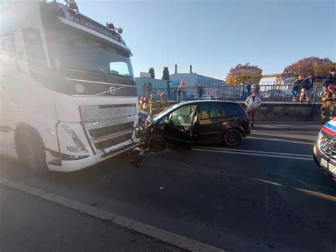 Wypadek W Brzegu Na Ul Armii Krajowej Jedna Osoba Poszkodowana