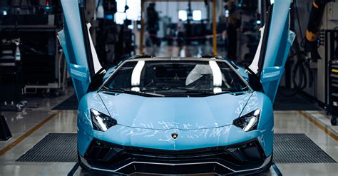 Lamborghini Unveils Final V Aventador Supercar Maxim