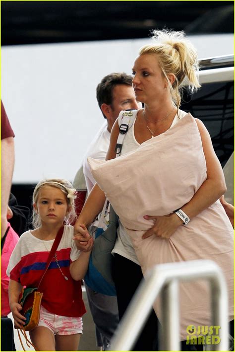 Britney Spears Leaves New Orleans With Sister Jamie Lynn Photo 2882982