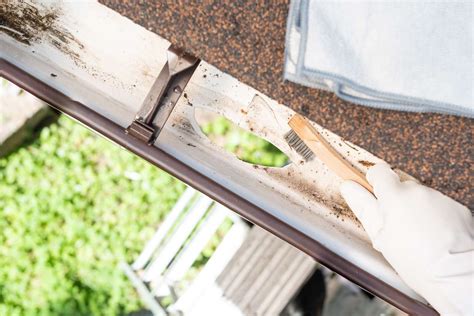 How to Fix Leaking Gutters