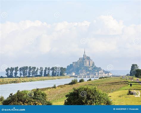 Cena Com A Abadia De Saint Michel Do Mont Normandy Imagem De Stock