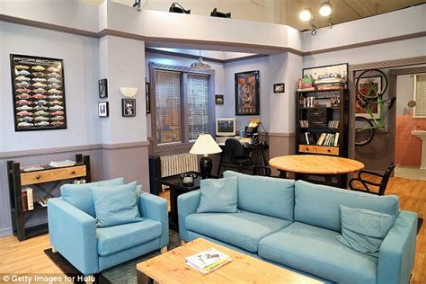 Hulu Recreates Seinfeld Nyc Apartment In Honor Of Streaming All 180