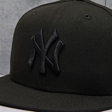 Buy New Era New York Yankees Black on Black 59FIFTY Cap Black in UAE ...