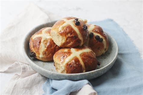 Vegan Spiced Banana Hot Cross Buns Supper In The Suburbs