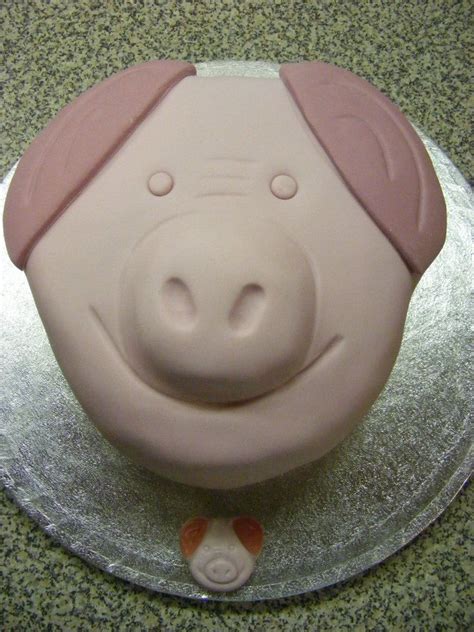 Percy Pig cake | Pig birthday cakes, Cake, Percy pig