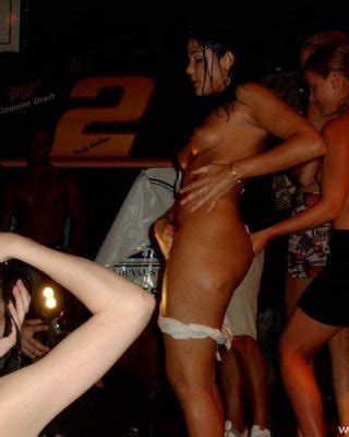 Nackt in der Öffentlichkeit nasses Tshirt öffentliche Mädchen Porno Bilder Sex Fotos XXX