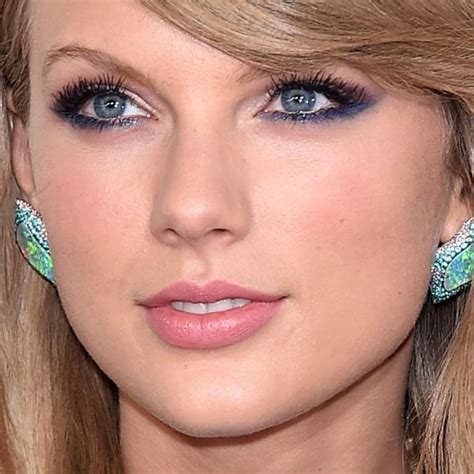 Taylor Swifts Makeup Photos And Products Steal Her Style Page 2