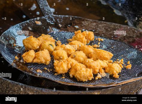 Fresh Fried Indian Snacks Mung Vada Bhajiya Pakoda Mangodi Street
