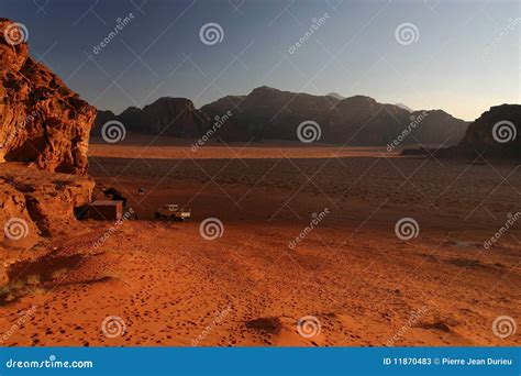 Wadi Rum sunrise stock image. Image of sunrise, travel - 11870483