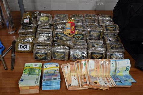 Nasconde Droga Nei Garage Arrestato Uno Spacciatore Napoli Village