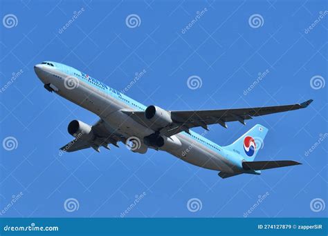 Korean Air Airbus A330 300 Hl7553 Passenger Plane Editorial Stock Image Image Of Aircraft