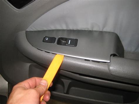 Honda Odyssey Interior Door Panel Removal Guide 012