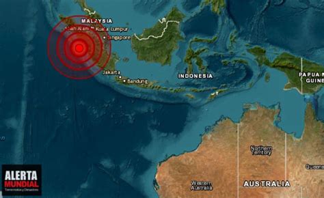 Tsunami Cesado Frente A La Isla Indonesia De Sumatra Tras Un Fuerte Terremoto