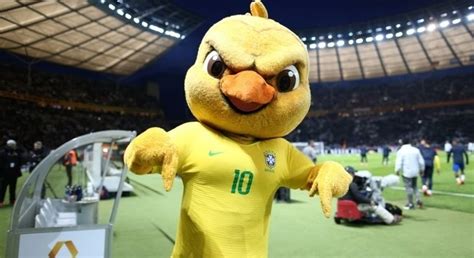 Mascote Da Seleção O Canarinho Pistola Cai No Gosto Popular