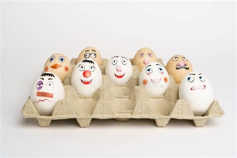 Huevos Divertidos Rostros En Los Huevos Sonrisas Imagen De Archivo