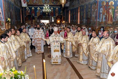 Sfânta Liturghie arhierească în Parohia Buna Vestire din Bacău