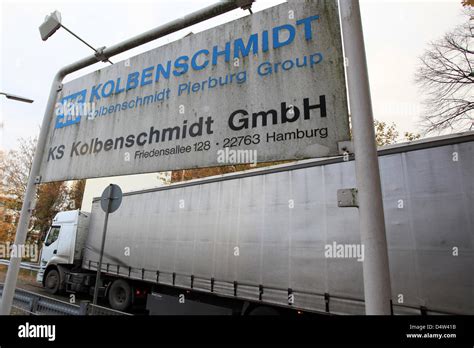 A lorry enters the compounds of the Kolbenschmidt plant in Hamburg ...