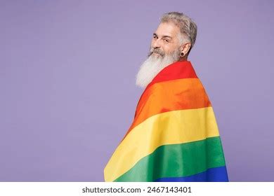 Vieux et jeunes gay résultats 3 7 mille dimages libres de droits de photos de stock et d