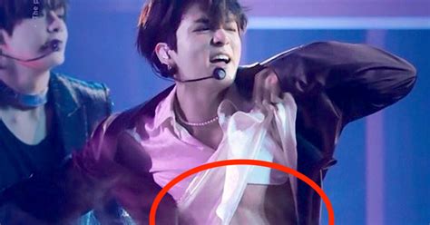 Bts Fans Literally Can T Get Over Jungkook S Sexy Ab Stunt At The Bbmas